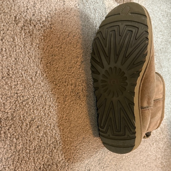 UGG Classic Tan Sheepskin Boots - Picture 4 of 7